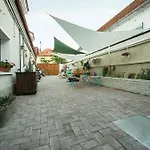Bike House 141 *