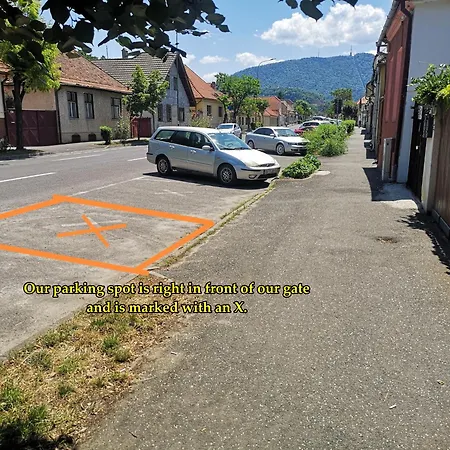 Bike House - 250-year-old Restored House In A Quiet Area Apartment Brasov