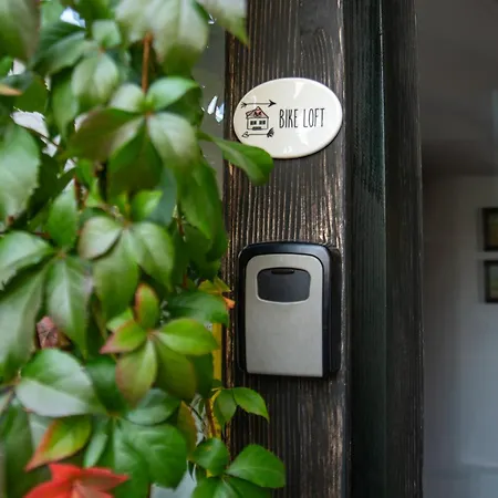 Bike House - 250-year-old Restored House In A Quiet Area Apartment *