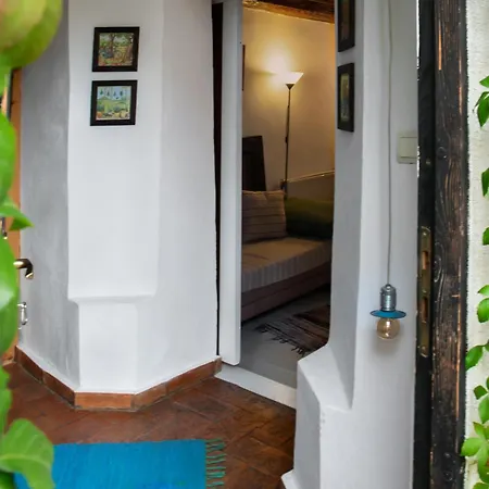 Bike House - 250-year-old Restored House In A Quiet Area Apartment Brasov