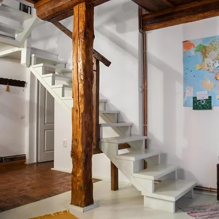Bike House - 250-year-old Restored House In A Quiet Area Apartment Brasov