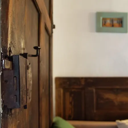 Bike House - 250-year-old Restored House In A Quiet Area Brasov