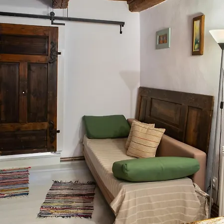 Bike House - 250-year-old Restored House In A Quiet Area * Brasov