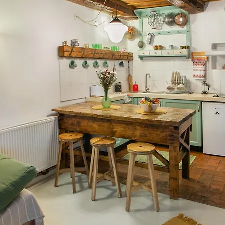 Bike House - 250-year-old Restored House In A Quiet Area Apartment *