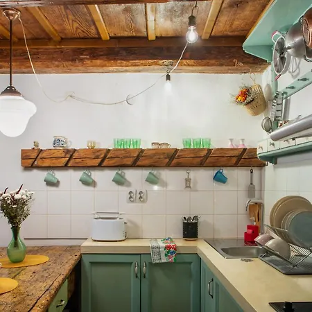 Bike House - 250-year-old Restored House In A Quiet Area Apartment