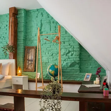 Bike House - 250-year-old Restored House In A Quiet Area Apartment *