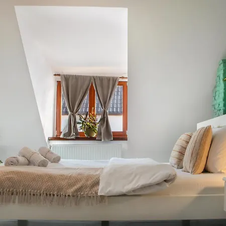 Apartment Bike House - 250-year-old Restored House In A Quiet Area *