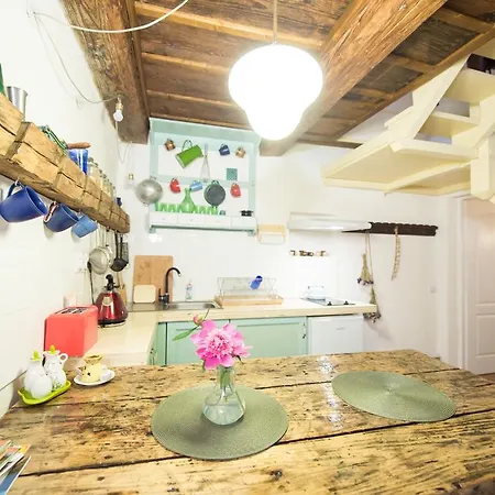 Apartment Bike House - 250-year-old Restored House In A Quiet Area