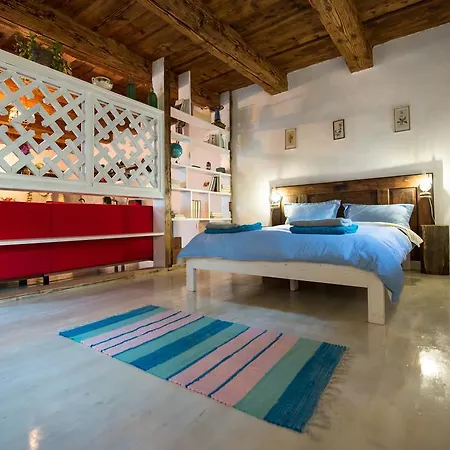 Bike House - 250-year-old Restored House In A Quiet Area Apartment Brasov