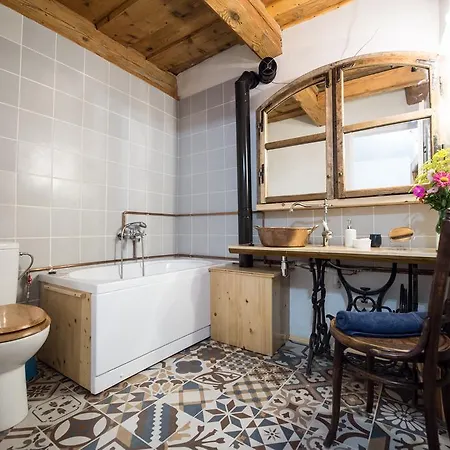 Bike House - 250-year-old Restored House In A Quiet Area Apartament *
