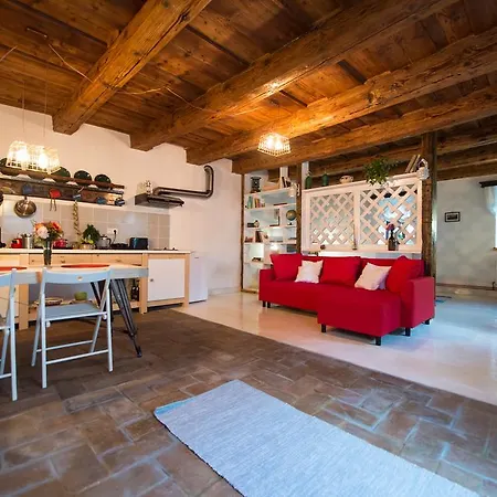 Bike House - 250-year-old Restored House In A Quiet Area Brasov