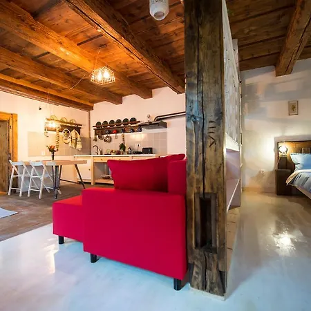 Bike House - 250-year-old Restored House In A Quiet Area Brasov