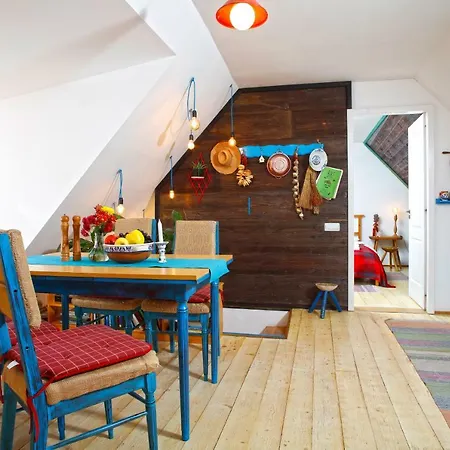 Bike House - 250-year-old Restored House In A Quiet Area Apartment Brasov
