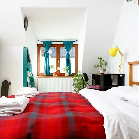 Bike House - 250-year-old Restored House In A Quiet Area Apartment *