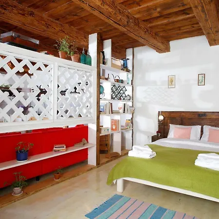 Apartment Bike House - 250-year-old Restored House In A Quiet Area Brasov